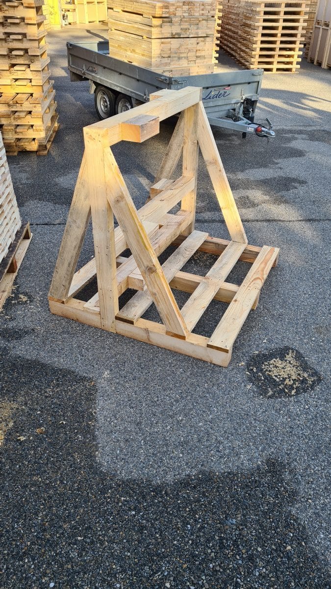 Une palette sur mesure permet de caler et transporter des pi&egrave;ces hors gabarit en toute s&eacute;curit&eacute;.